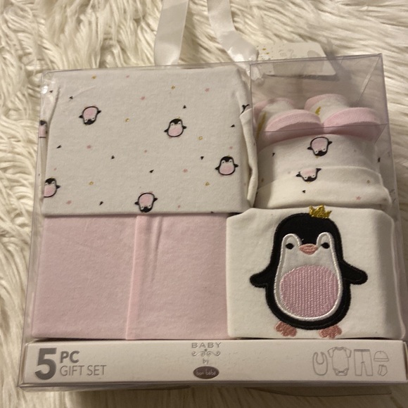 5 PC Gift Set for girl fits up to 6 months brand new in the box - Picture 6 of 8